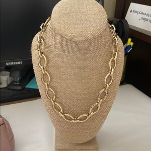 Elegant Textured Gold Chain Necklace